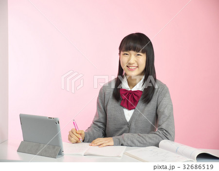 タブレット学習-ICT教育、女子高生 32686519