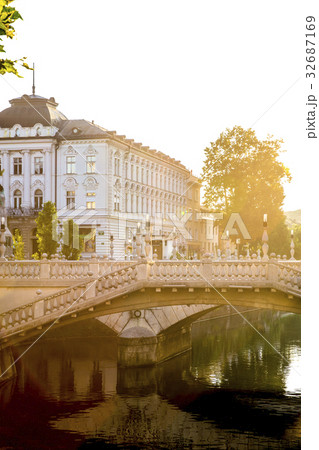 Triple bridge in the old town of Ljubljana 32687169