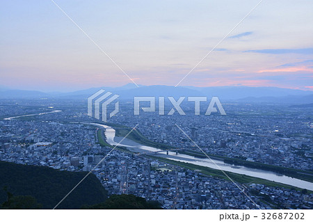 岐阜市街地、夜の街並み 32687202