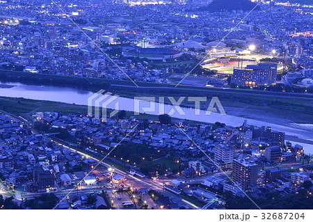 岐阜市街地、夜の街並み 32687204