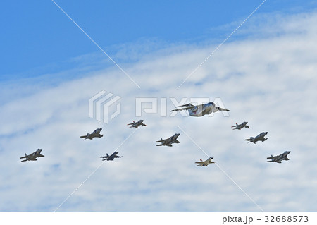 異機種大編隊飛行　デルタ型 32688573