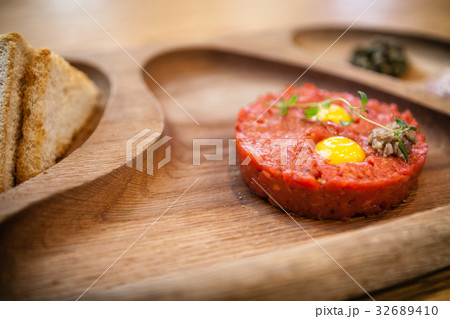 Boeuf a la tartar 32689410