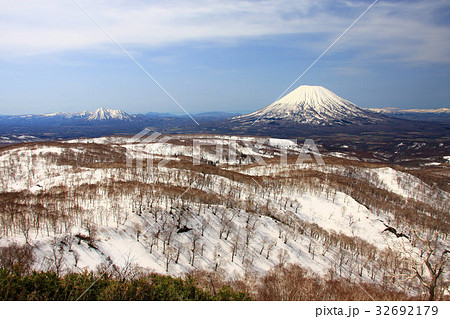 本倶登山から見る早春の羊蹄山と尻別岳 本倶登山から見る早春の羊蹄山と尻別岳 32692179