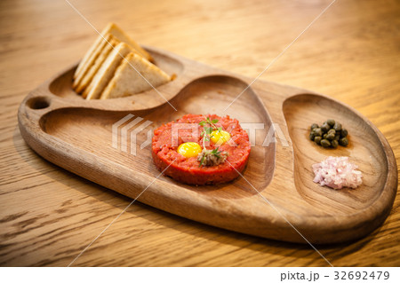 Boeuf a la tartar Boeuf a la tartar 32692479