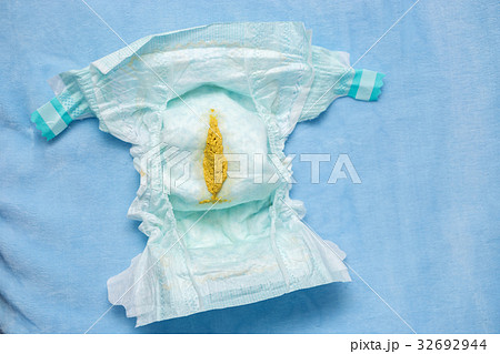 Feces baby 5 months healthy in diapers 32692944