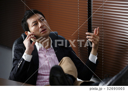 ちょいワルなビジネスマン 32693003