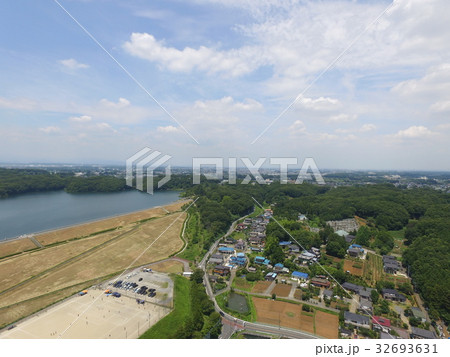 埼玉県 所沢市 空撮 狭山湖 堤防 住宅地 ドローン 高度100m 埼玉県 所沢市 空撮 狭山湖 堤防 住宅地 ドローン 高度100m 32693631