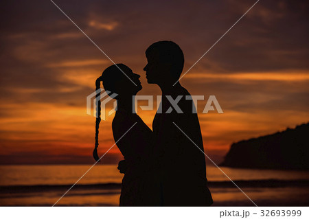 Romantic lovers hugging at twlilight Romantic lovers hugging at twlilight 32693999