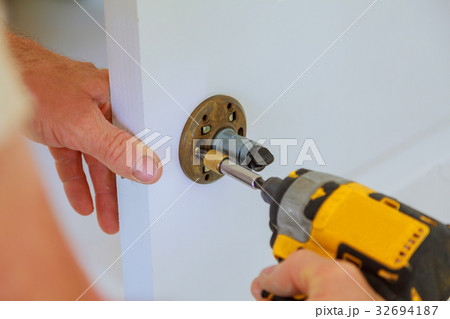 carpenter lock installation with electric drill  32694187