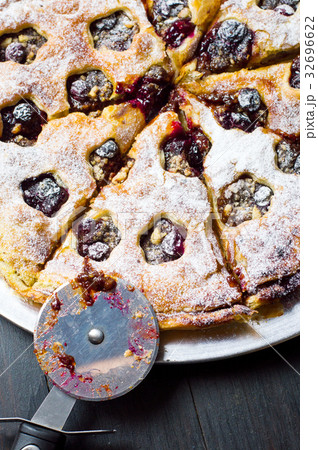 Fruit sweet pie and a roller cutter knife 32696622