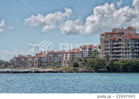 miami harbor and downtown view panorama miami harbor and downtown view panorama 32697045