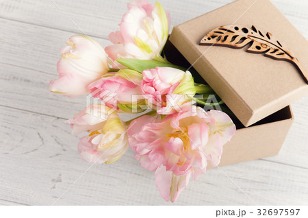 Fresh pink tulip flowers in gift kraft box 32697597
