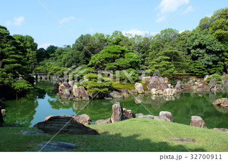 京都 二条城 二の丸庭園の写真素材 32700911 Pixta