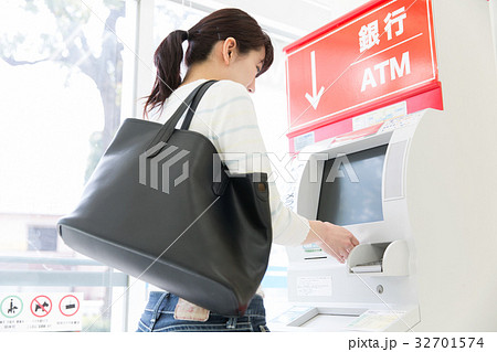 銀行ATM コンビニ 32701574