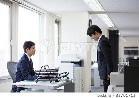 上司 部下 オフィス 32701713