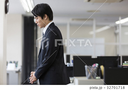 若いビジネスマン 32701718