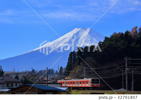 富士急行線と富士山 富士急行線と富士山 32701807