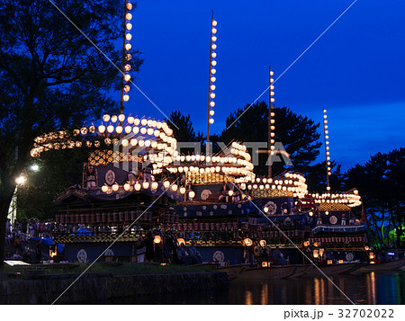 尾張津島天王祭　宵祭 巻藁船（提灯船） 32702022