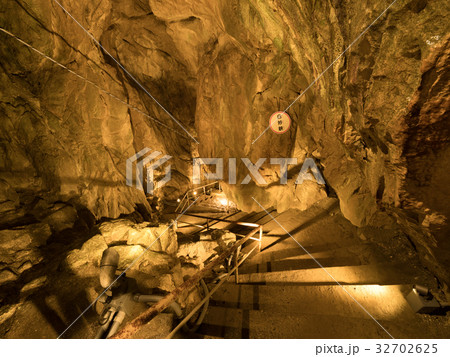 日原鍾乳洞　新洞 32702625