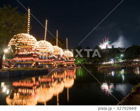 尾張津島天王祭　宵祭 巻藁船（提灯船）と花火 32702669