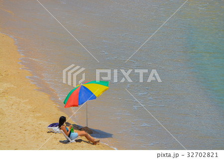 Beautiful woman relaxing on the Mediterranean Sea Beautiful woman relaxing on the Mediterranean Sea 32702821