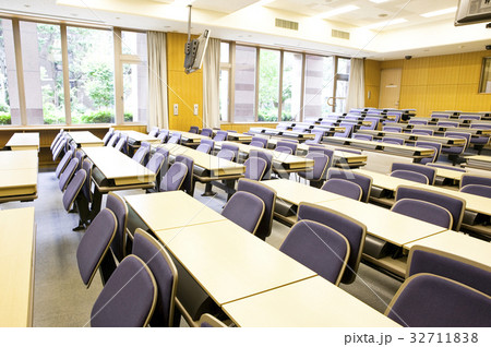 大学の教室 32711838