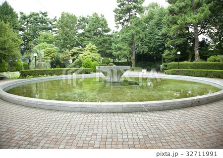 大学の庭 大学の庭 32711991