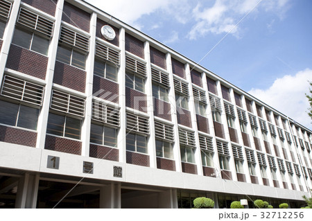 大学の校舎 32712256