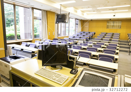 大学の教室 32712272