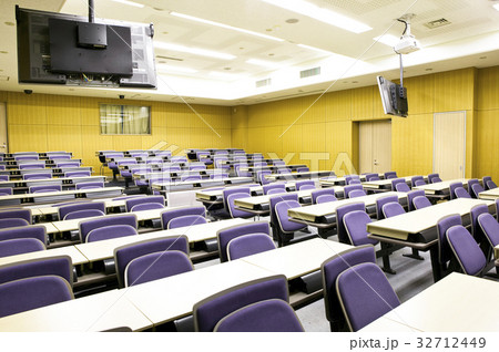 大学の教室 32712449