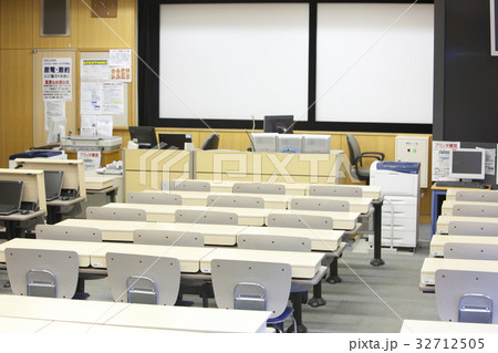 大学の教室 32712505