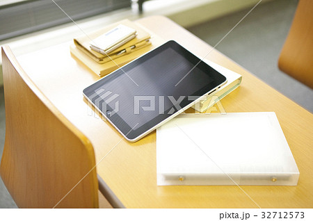 タブレット型コンピューター 32712573