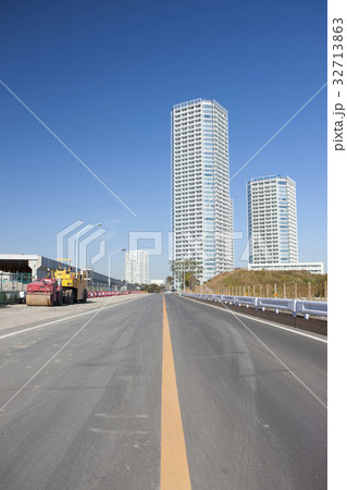 多摩堤通りと高層マンション 32713863