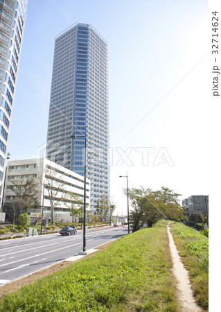 多摩堤通りと高層マンション 32714624