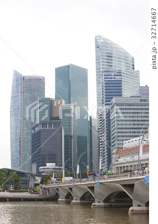 シンガポールの高層ビル群 32714667