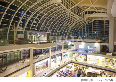 マリーナ・ベイ・サンズ内のショッピングモール 32714756