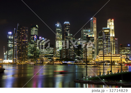 ラッフルズプレイスの夜景 32714829