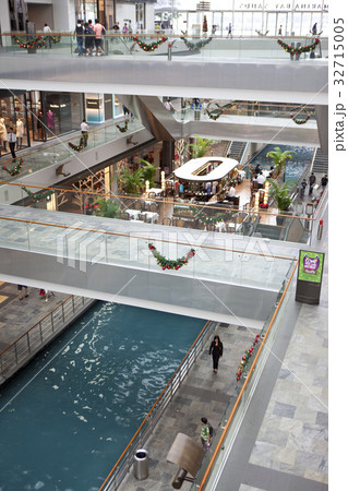 マリーナ・ベイ・サンズ内のショッピングモール 32715005