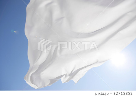 青空と白いカーテン 32715855