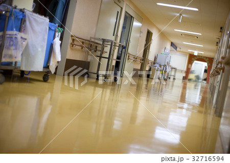病棟の廊下 病棟の廊下 32716594