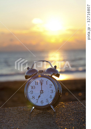 目覚まし時計 32716807
