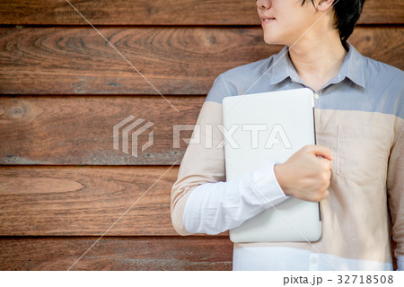 Young Asian university student man holding laptop 32718508