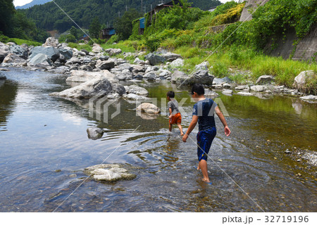 山里の川遊び 32719196