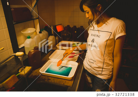 Photographer Photographer 32721338