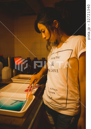 Photographer Photographer 32721340