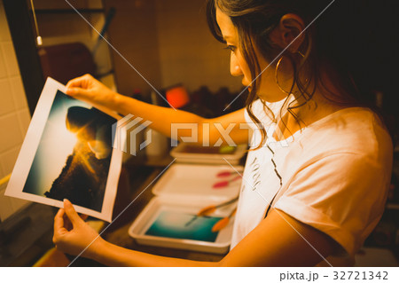 Photographer Photographer 32721342