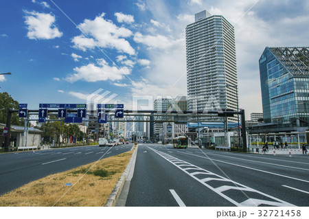 豊洲駅周辺のビル群と街並み 32721458