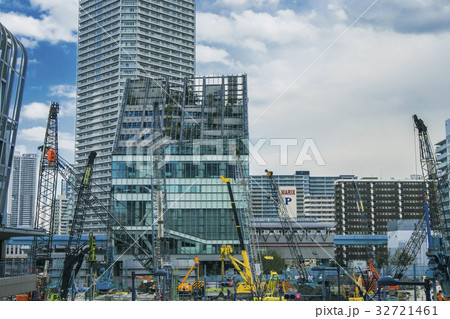 豊洲駅周辺の建設工事風景とビル群 豊洲駅周辺の建設工事風景とビル群 32721461