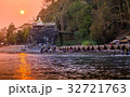 Sun falls near the river. 32721763