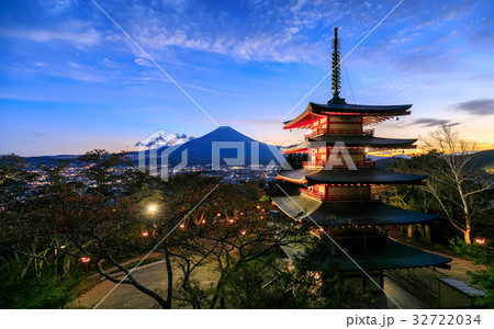 Mt. Fuji with Chureito Pagoda, Fujiyoshida, Japan 32722034
